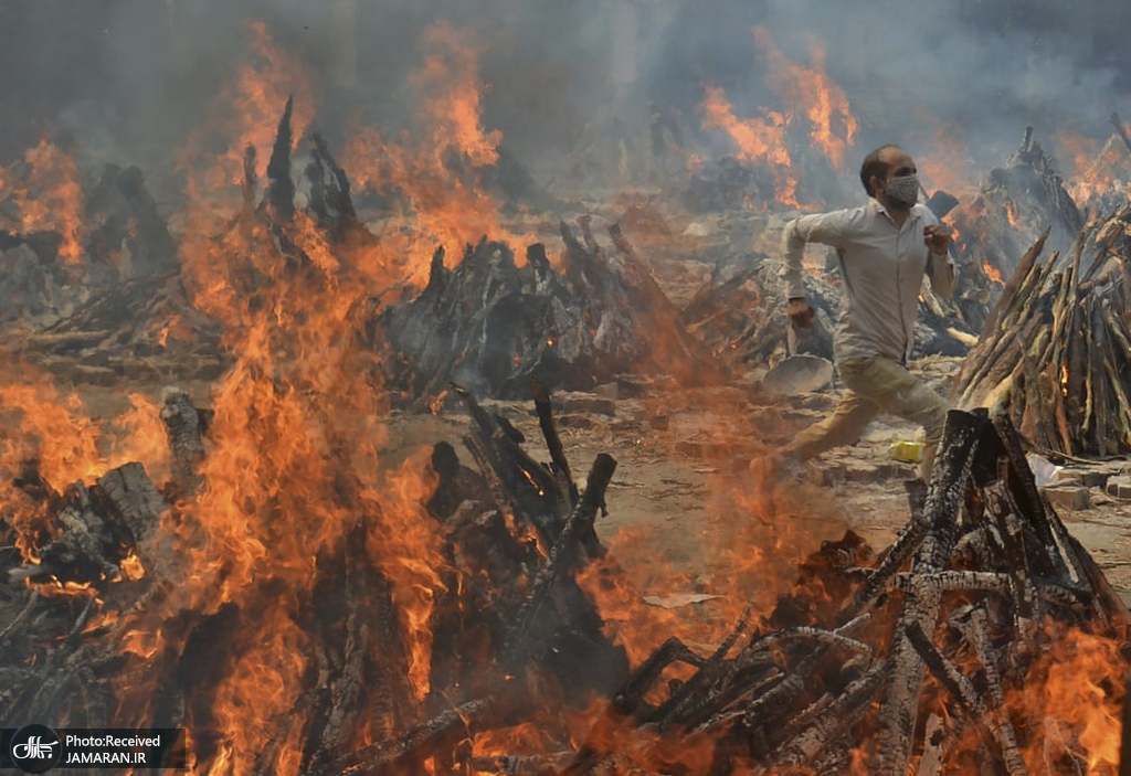سوزاندن اجساد قربانیان کووید 19 در دهلی نو + عکس