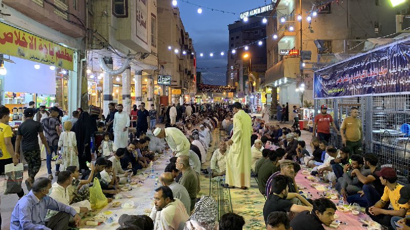 افطاری های عمومی شارع زین‌العابدین در نجف + عکس