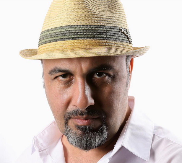 ژست عجیب عطاران برای این دوربین را ببینید + عکس