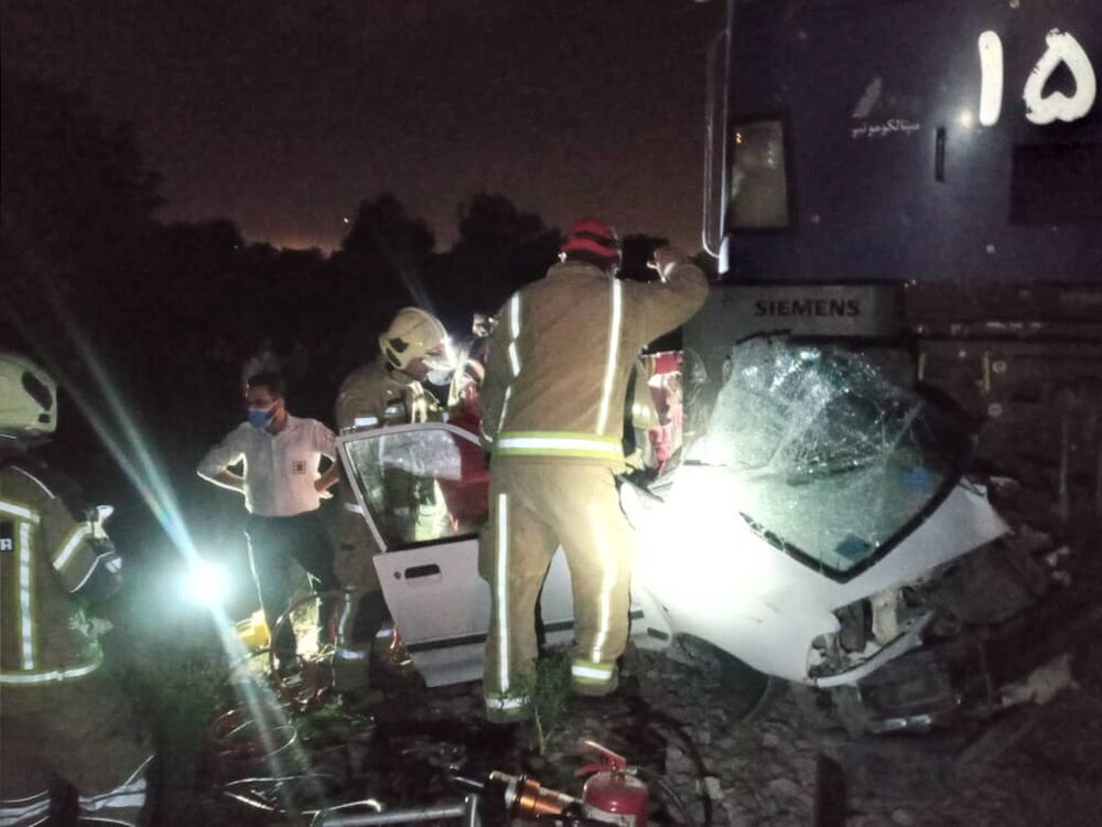 تصادف وحشتناک یک پراید با قطار در شهر ری + عکس