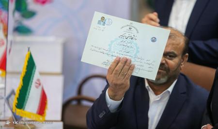 مدرک دانشگاهی رستم قاسمی + عکس
