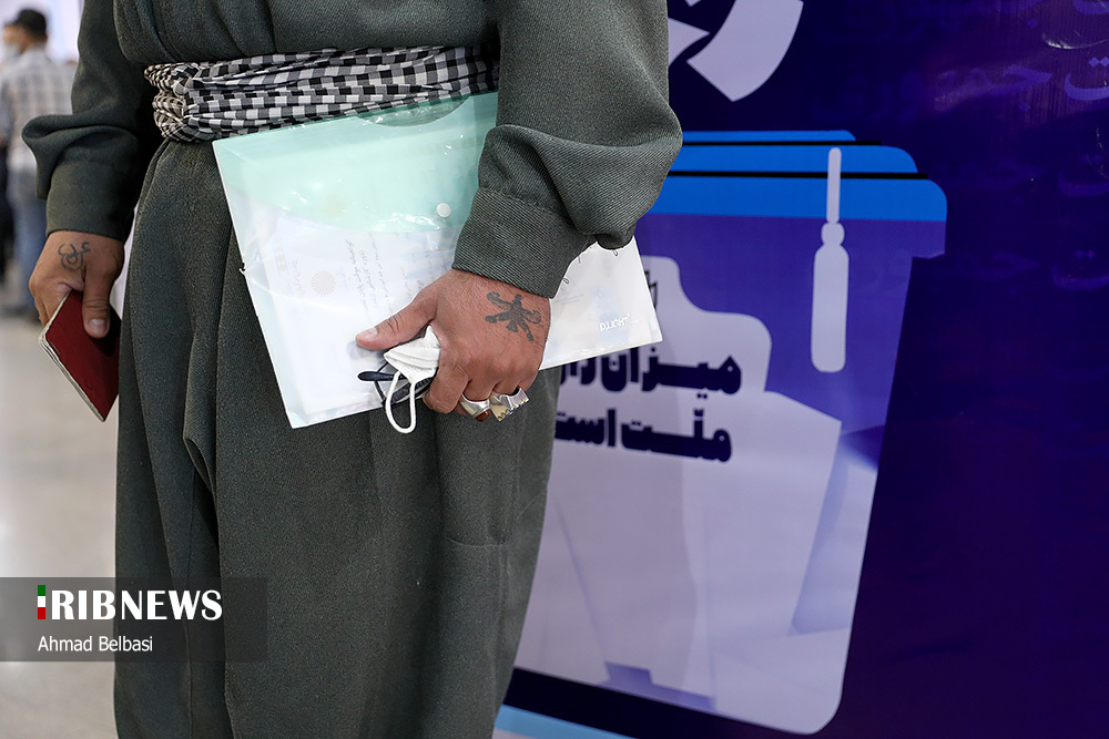 خالکوبی های دست یک داوطلب انتخابات 1400! + عکس
