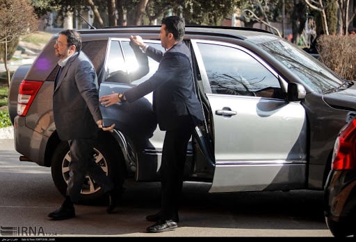 خودروی «ابوالحسن فیروزآبادی» در راه ثبت نام برای ریاست جمهوری + عکس