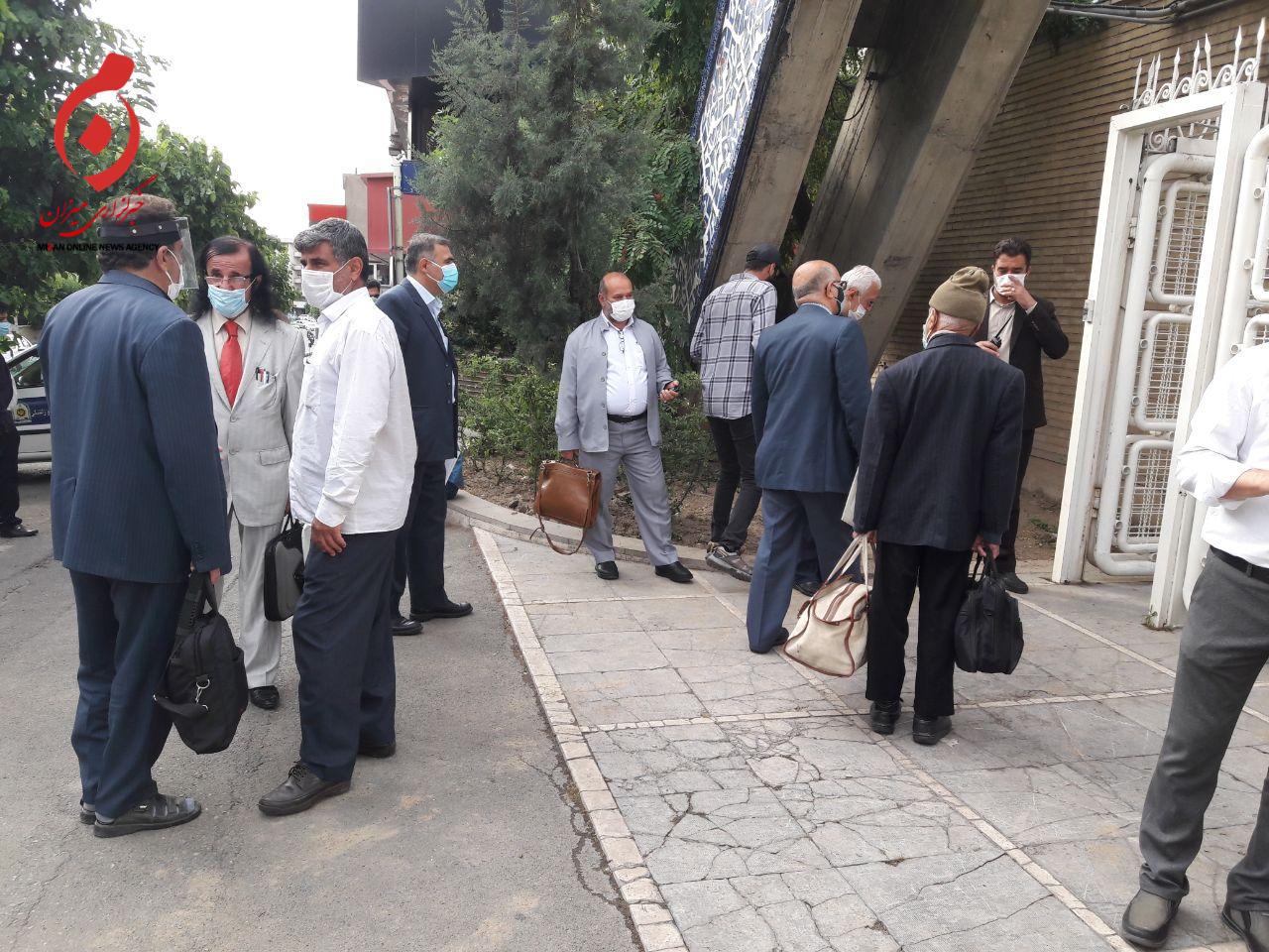 صف کشی داوطلبین ناشناس برای ثبت نام ریاست جمهوری! + عکس