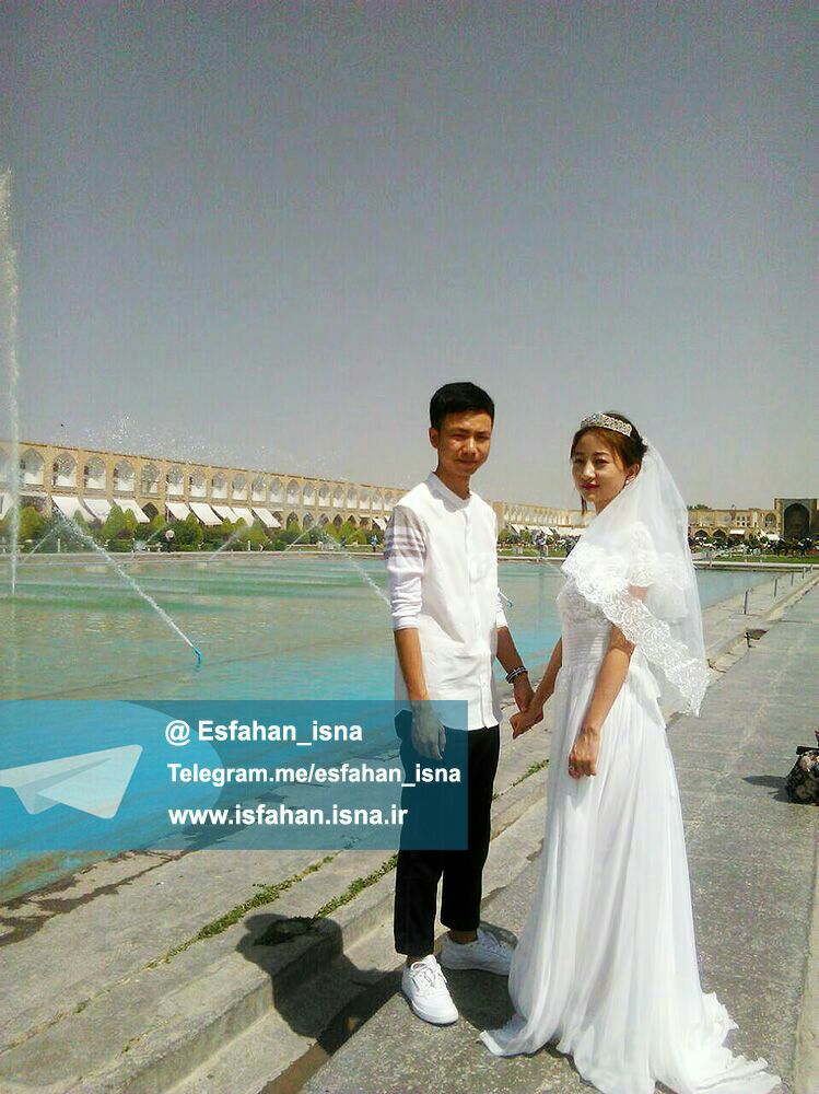 عروس و داماد چینی در میدان نقش جهان! + عکس