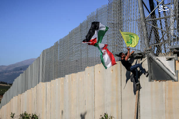 پرچم ایران در مرز لبنان و فلسطین اشغالی + عکس