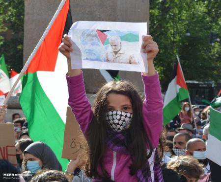 تصویر حاج قاسم در دست حامیان فلسطین در ایتالیا + عکس