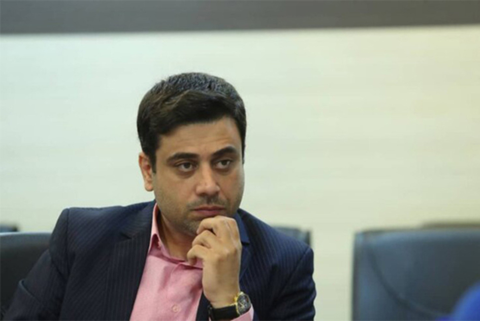 مشاور وزیر بهداشت داوطلب واکسن برکت شد+ عکس