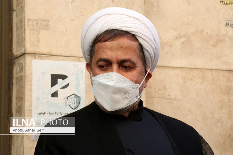 پدر روح الله زم در مراسم تشییع پیکر اکبر ترکان + عکس