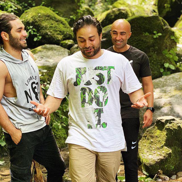 حال خوش بابک جهانبخش در کنار دوستان + عکس