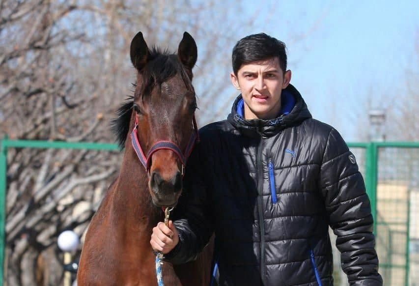 اسب جدید و میلیاردی سردار آزمون +عکس