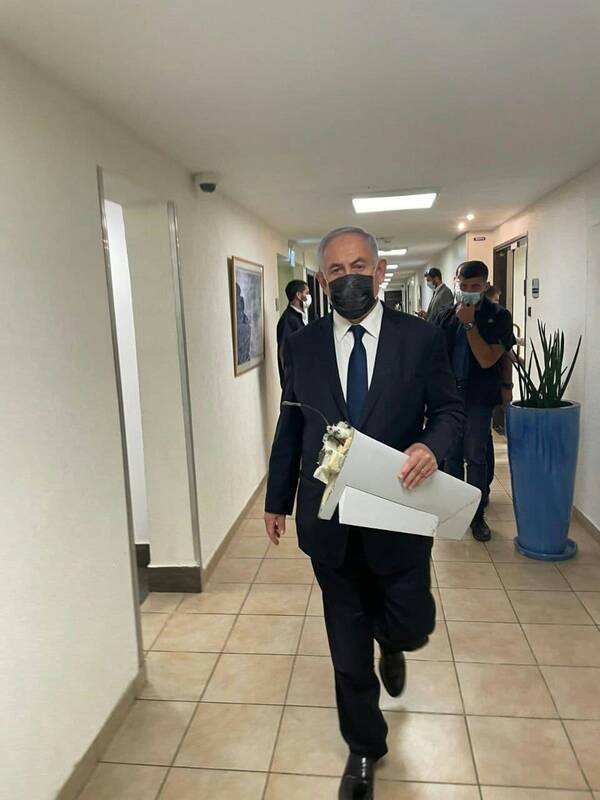 بال پهپاد در دست نتانیاهو + عکس