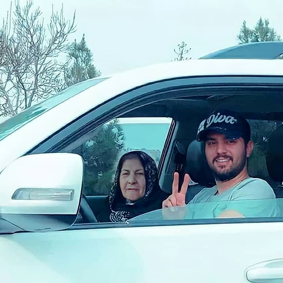 آقازاده معروف در کنار مادربزرگش +عکس