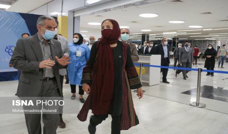 بازدید نماینده سازمان جهانی بهداشت از مرکز واکسیناسیون کووید-۱۹ در ایران‌مال + عکس