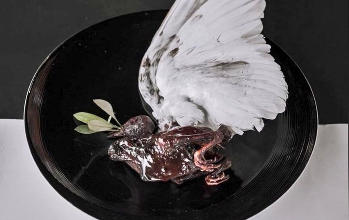 حرکت غیر‌ا‌خلاقی یک رستوران در تهران جنجالی شد + عکس