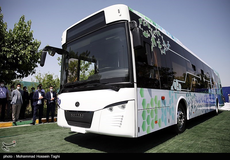 رونمایی از نخستین اتوبوس برقی کشور در مشهد + عکس