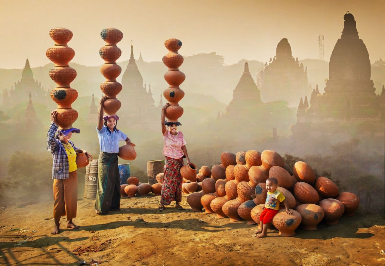 تصویری جالب از قدرت خارق‌العاده حمل کوزه با سر + عکس