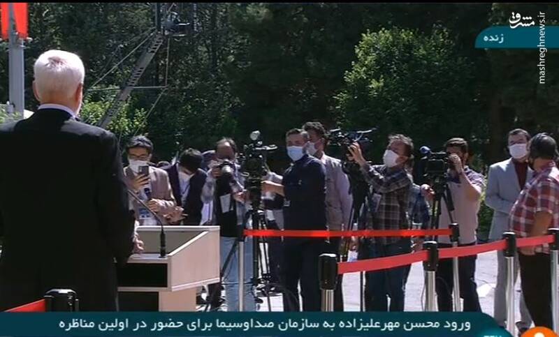 حضور خبرنگاران در محل مناظره + عکس