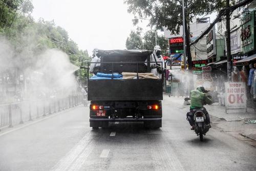 ضدعفونی معابر در ویتنام رای جلوگیری از شیوع بیشتر ویروس کرونا + عکس