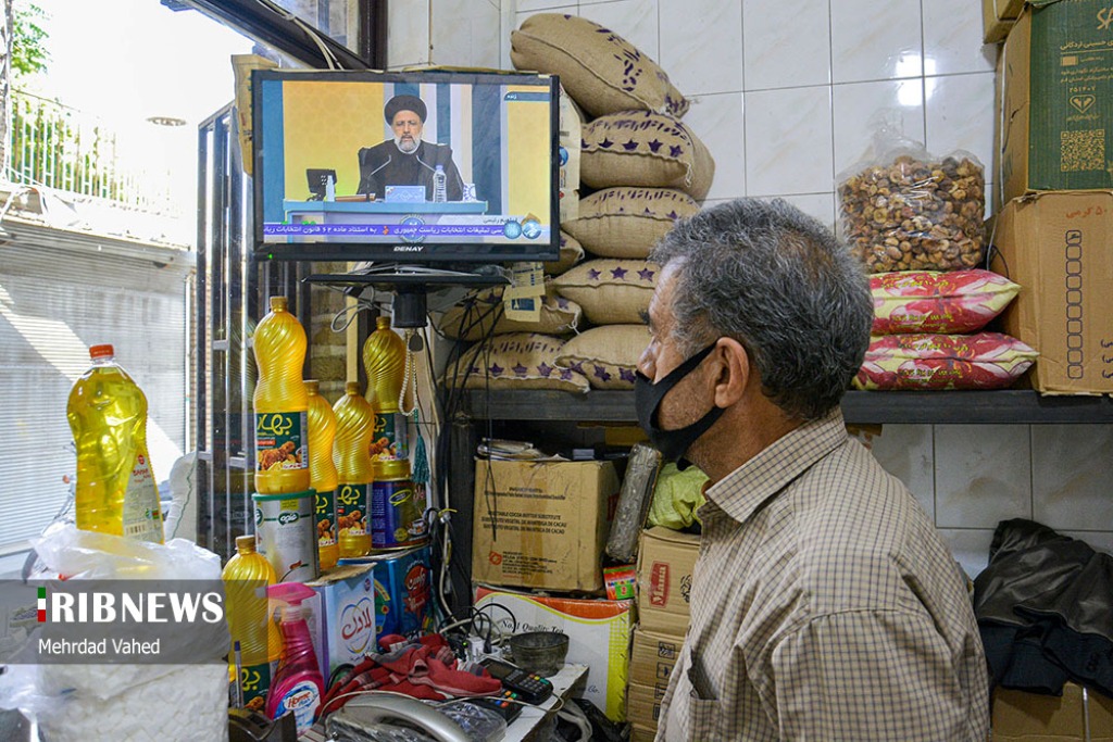 مردم پیگیر مناظرات انتخابات ۱۴۰۰ + عکس