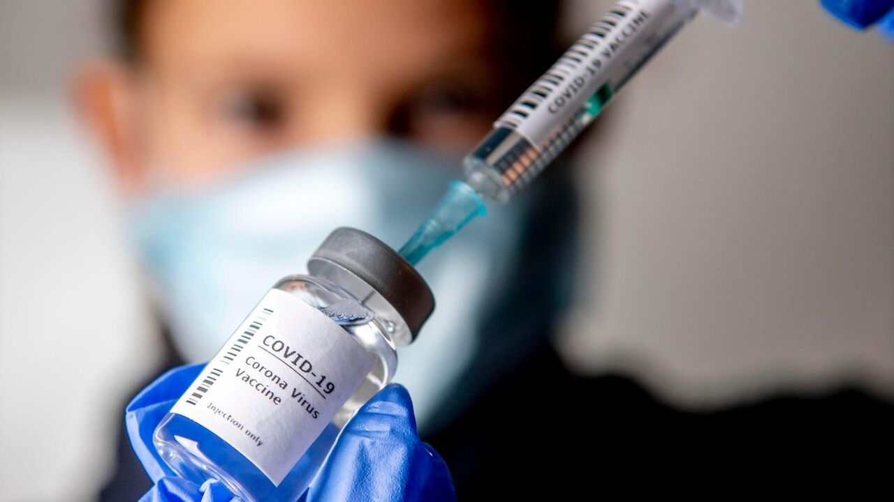 بررسی ادعای مغناطیسی شدن بدن انسان بر اثر تزریق واکسنهای کووید-19