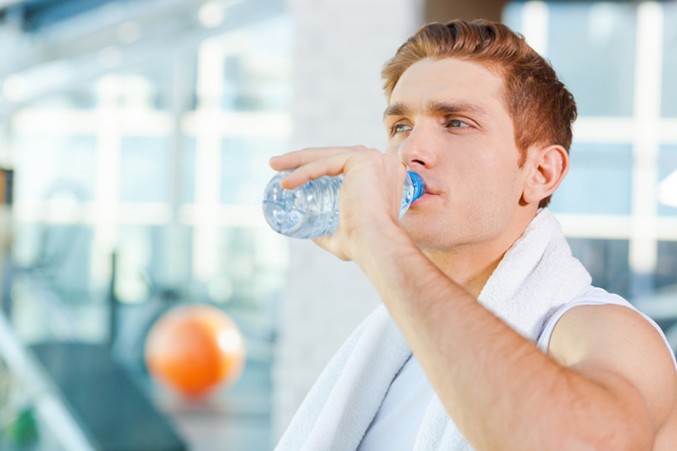 علائم اصلی کمبود آب بدن در تابستان + اینفوگرافی | اختصاصی