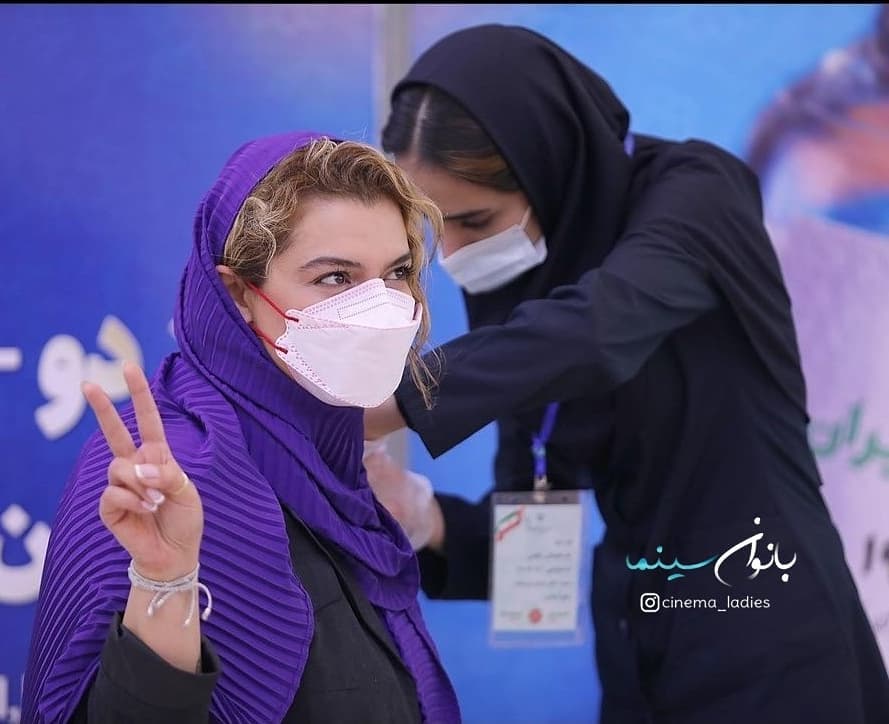 بازیگر معروف زن واکسن ایرانی برکت را تزریق کرد! + عکس