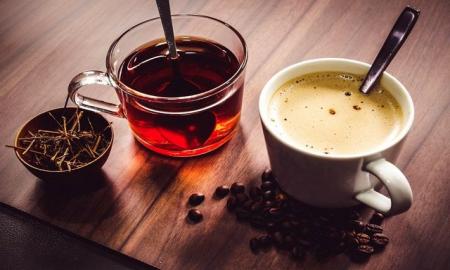 آسیب وحشتناک نوشیدن چای یا قهوه  در این شرایط