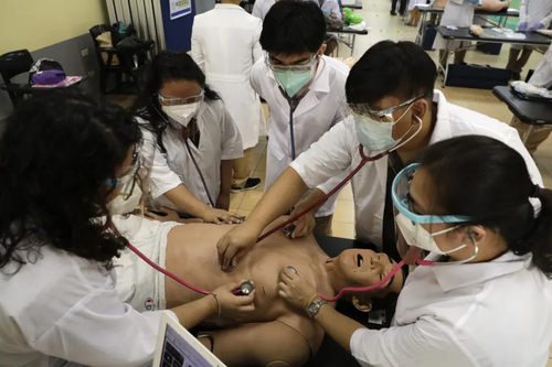 از سرگیری کلاس های حضوری دانشکده پزشکی در فیلیپین + عکس