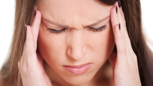 سردردهای هورمونی زنانه چیست؟ + روش درمان