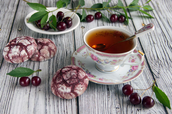 3 فایده نوشیدن چای آلبالو در روزهای گرم