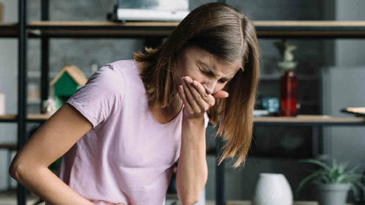 نشانه هایی که می گویند بیش از حد ویتامین مصرف می کنید 