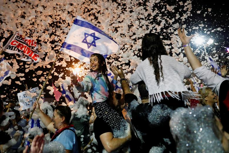 جشن و شادمانی صهیونیست ها از پایان یافتن قدرت نتانیاهو  + عکس