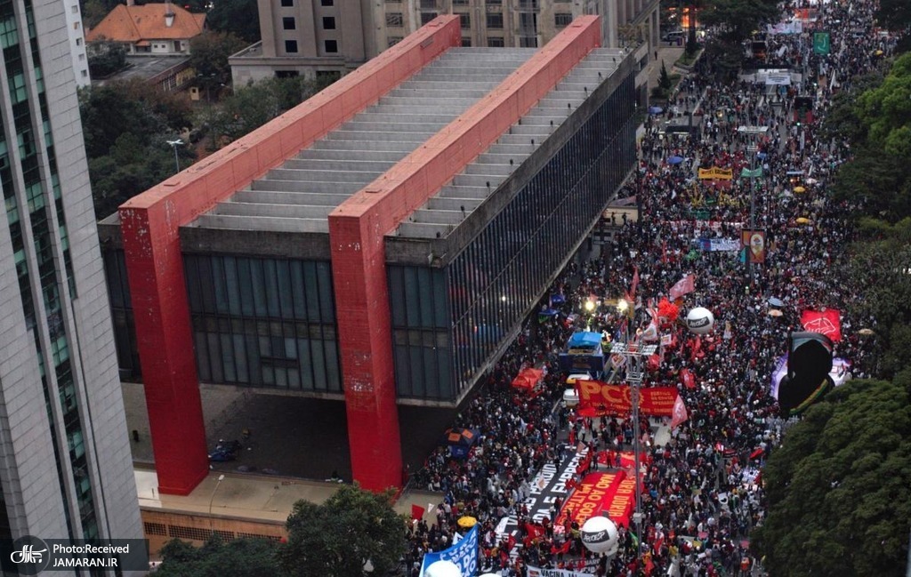تظاهرات ضد سیاست های دولت برای مقابله با ویروس کرونا در برزیل + عکس