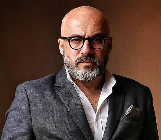  امیر آقایی به عزای مادر نشست + عکس