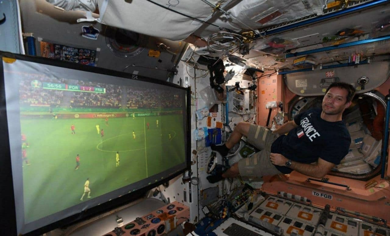 فوتبال حتی در ایستگاه بین‌المللی فضایی + عکس