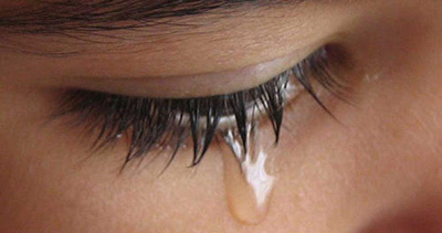 بیماری مرگباری که با اشک خونین خود را نشان می دهد