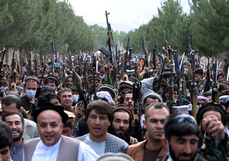 اعلام آمادگی مردم عادی افغانستان برای جنگ با طالبان + عکس