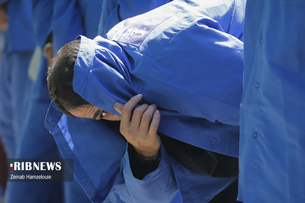 قایم باشک بازی در بازداشتگاه! + عکس