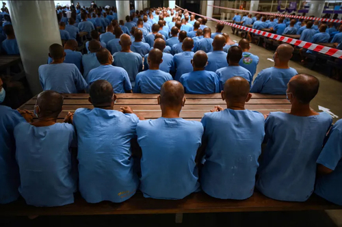 صف واکسیناسیون زندانیان تایلندی علیه ویروس کرونا + عکس