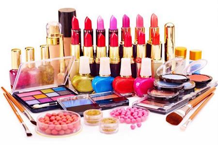 آیا مواد آرایشی  باعث بیماری سرطان می‌شوند؟