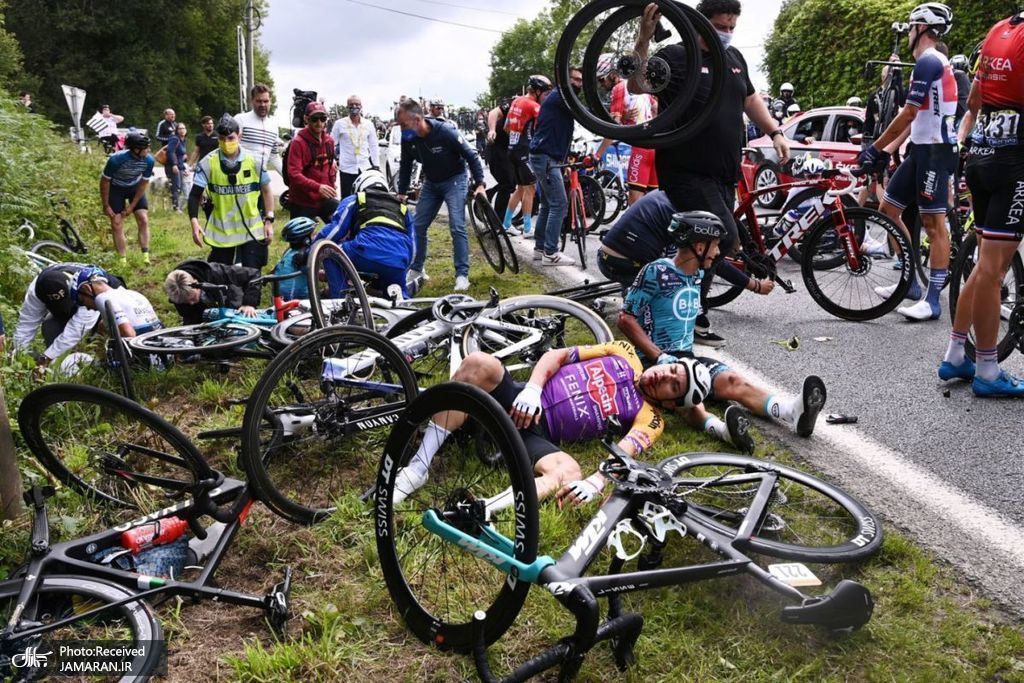تصادف وحشتناک دوچرخه سواران در مسابقات تور دوفرانس + عکس