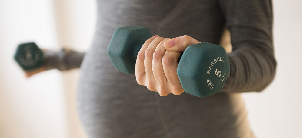 در دوره بارداری تا چه اندازه می‌توانم ورزش کنم؟