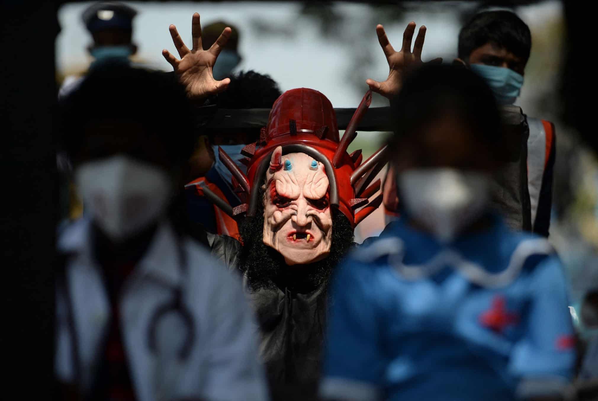 ماسک ترسناک ویروسی شیطانی + عکس