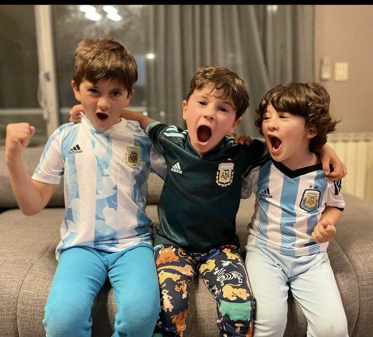 شادی بچه های مسی از گل باباشون که دیشب زد+ عکس