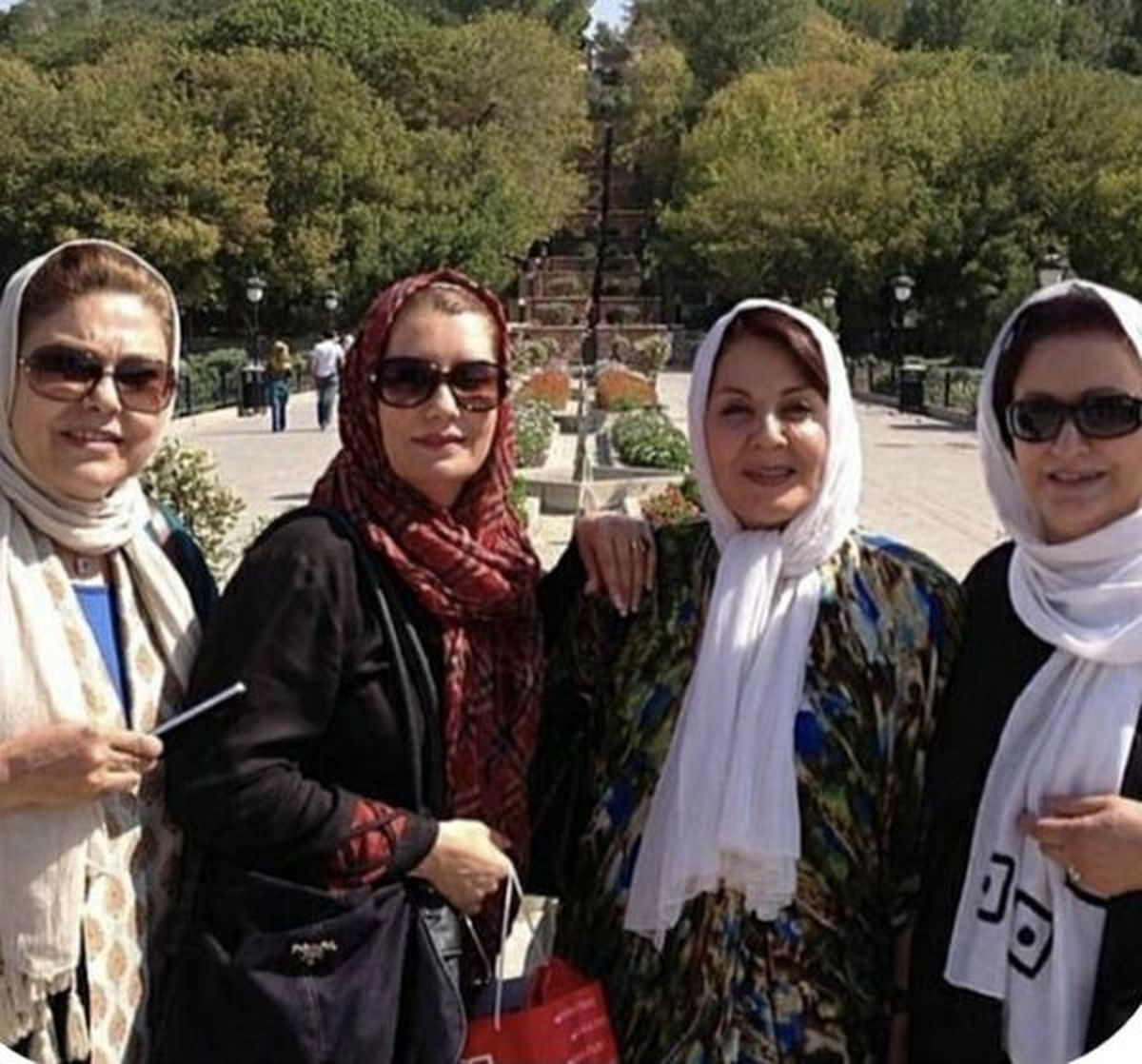 دورهمی بازیگران زن ایرانی در پارک +عکس