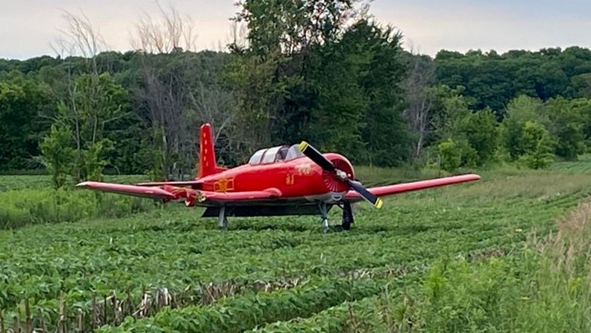 فرود هواپیما در خانه‌ای در کانادا / یک زن کشته شد +عکس