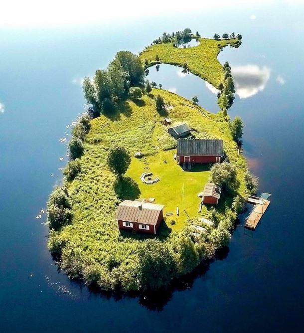 جزیره ایی کوچک در شهر رووانیمی فنلاند + عکس