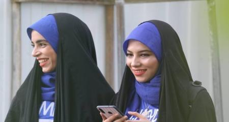 حضور بانوان محجبه آبی پوش در تمرین استقلال + تصاویر