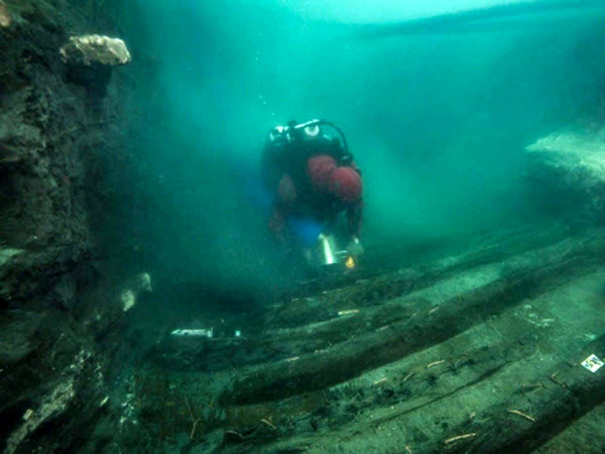 کشف یک گورستان باستانی مدفون زیر آب در مصر +عکس